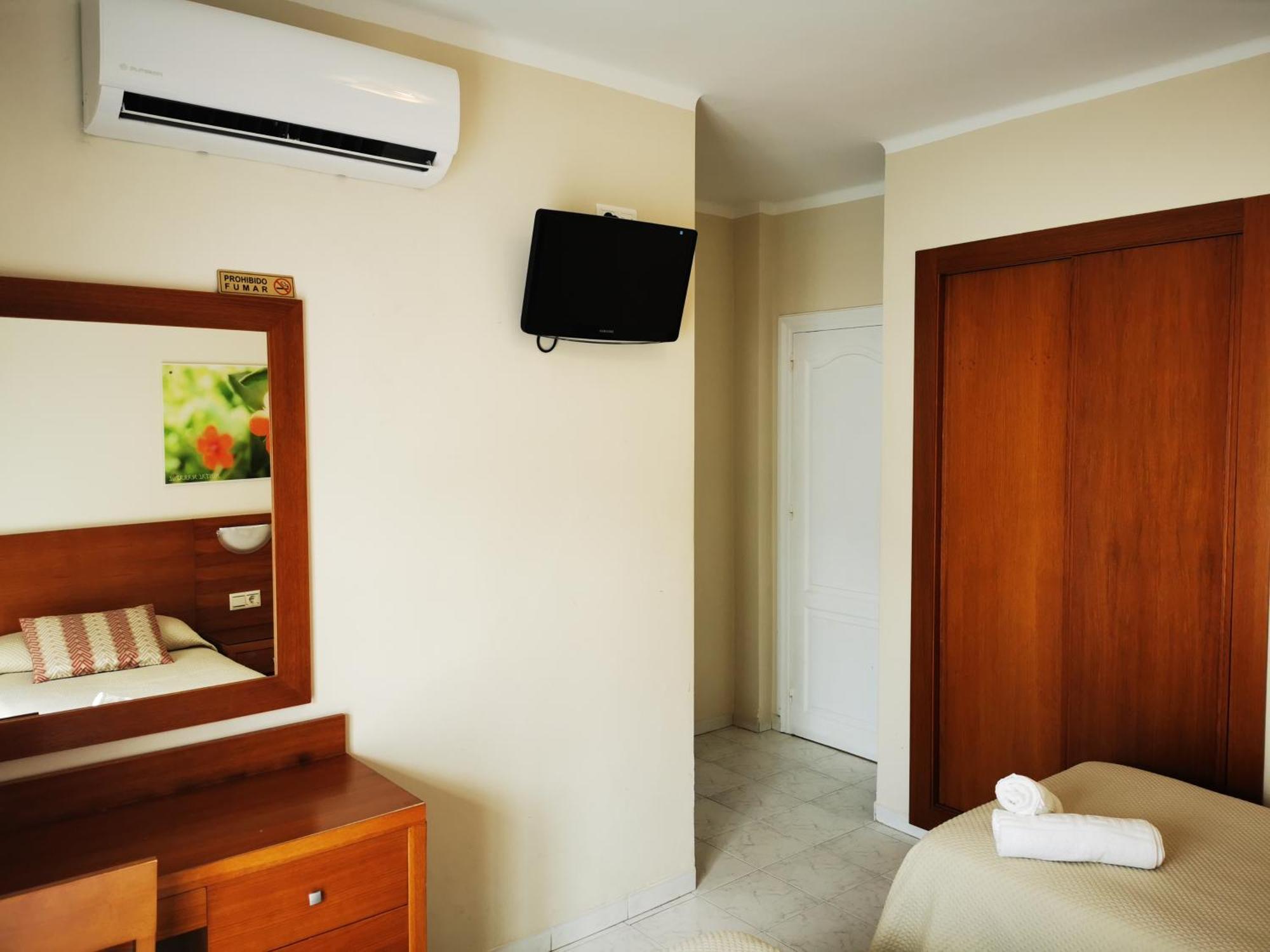 Hostal Marazul Nerja Exterior photo