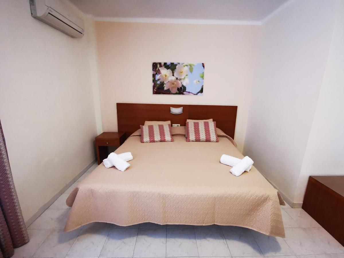 Hostal Marazul Nerja Exterior photo